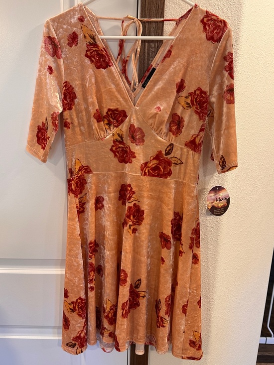 BeBop Dresses & Skirts - NWT BeBop Velvet Floral Mini Dress